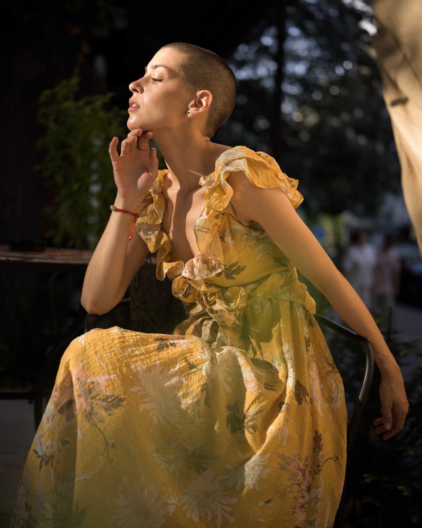 Woman in a yellow dress during a lifestyle product story
